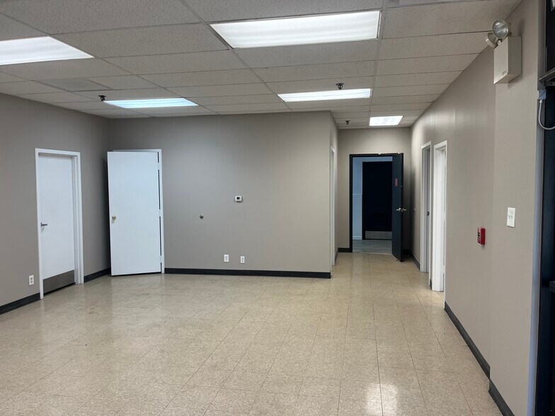 More Photos Of 3350 Progress Dr, Bensalem Warehouse For Lease