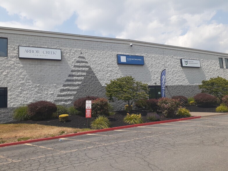 More Photos Of 12393 William Penn Hwy, Thompsontown Unknown For Lease