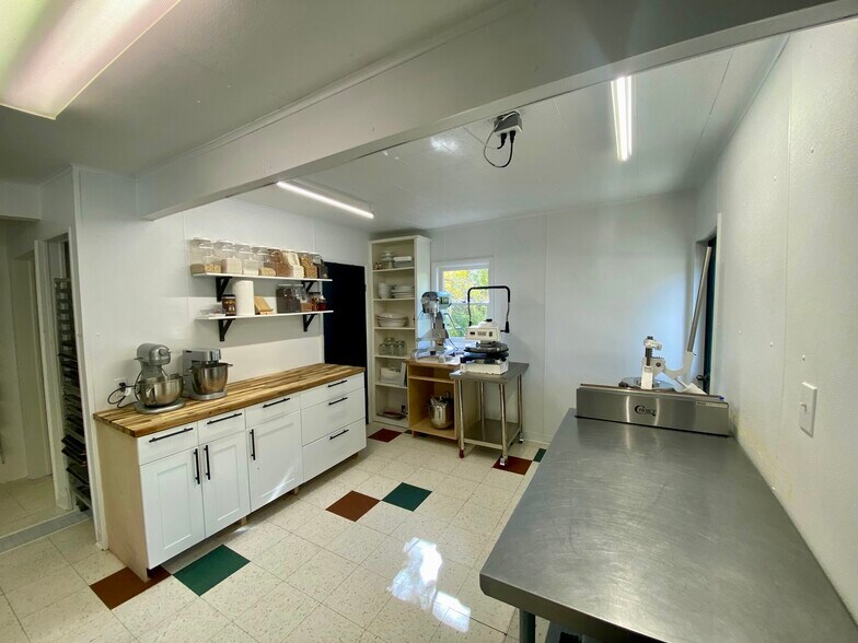 More Photos Of 730 Granite Ave, Shelby Specialty For Sale