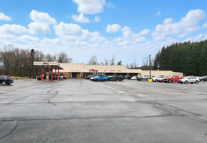 Primary Photo Of 409 Fulton St, Hannibal Supermarket For Lease