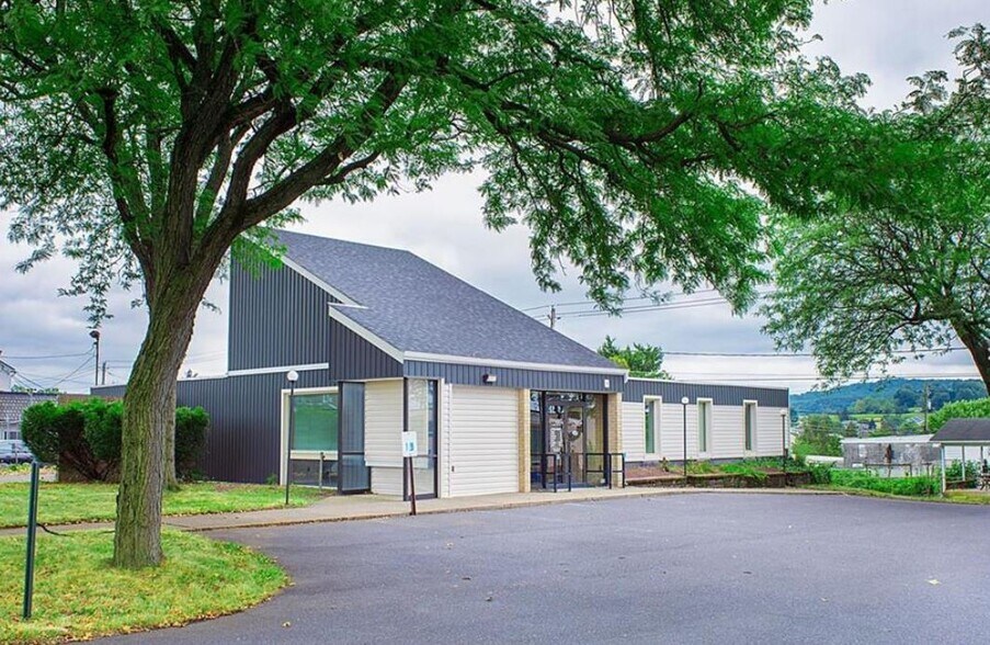 Primary Photo Of 1130 Union Blvd, Allentown Bank For Lease