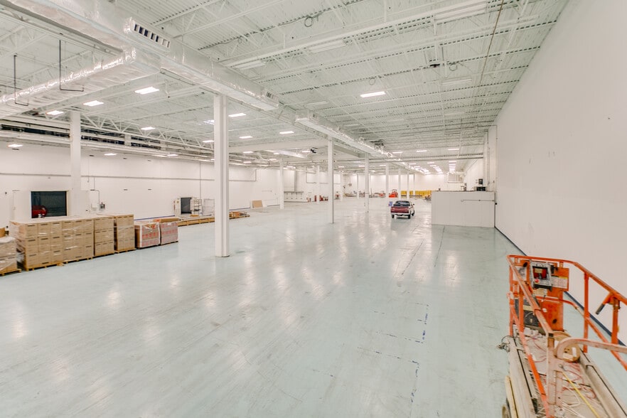 More Photos Of 1 Corporate Woods Dr, Bridgeton Distribution For Sale