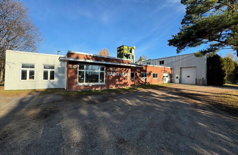 Primary Photo Of 50 Rue Notre-Dame, Berthierville Manufacturing For Lease