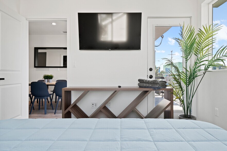 More Photos Of 310 S Breed St, Los Angeles Multifamily For Sale