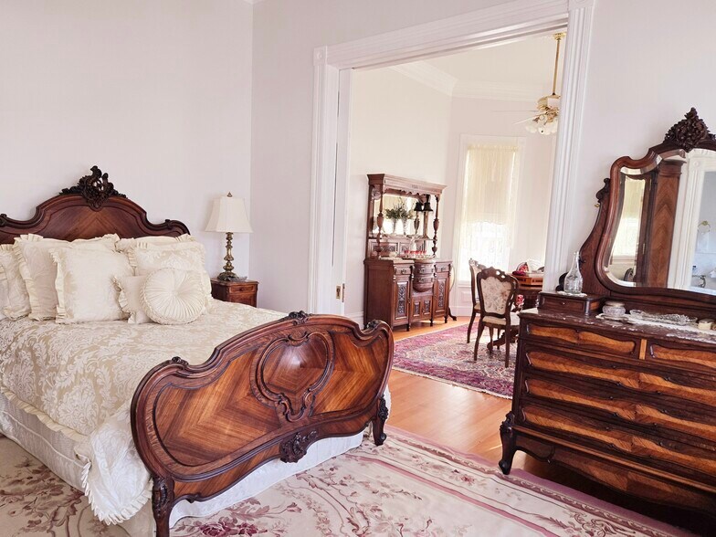 More Photos Of 11 E Main St, Winters Office Residential For Lease