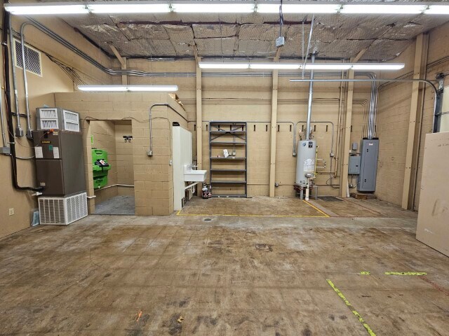 More Photos Of 215 E Randolph Ave, Enid Storefront For Lease