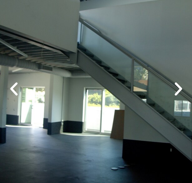 More Photos Of 28955 Pacific Coast Hwy, Malibu Storefront Retail Office For Sale