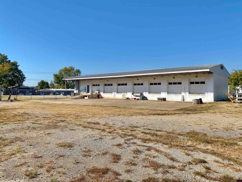 More Photos Of 209 E Wade Ave, Mountain Home Distribution For Sale