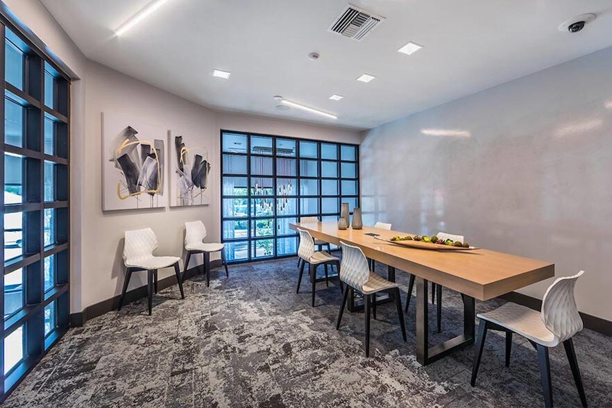 More Photos Of 808 W San Carlos St, San Jose Apartments For Lease