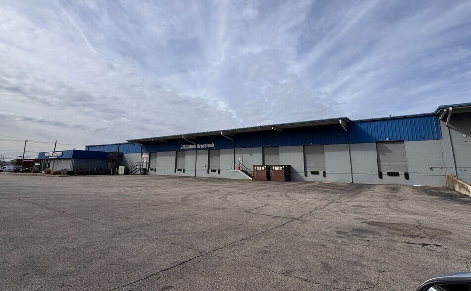 More Photos Of 4 W Crescentville Rd, Cincinnati Auto Repair For Sale