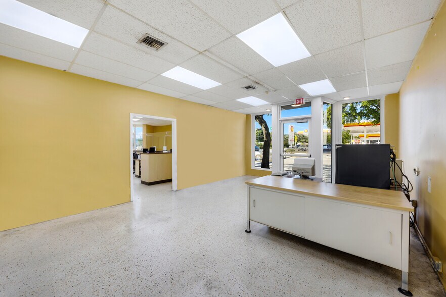 More Photos Of 12501-12505 NW 7th Ave, North Miami Storefront For Lease