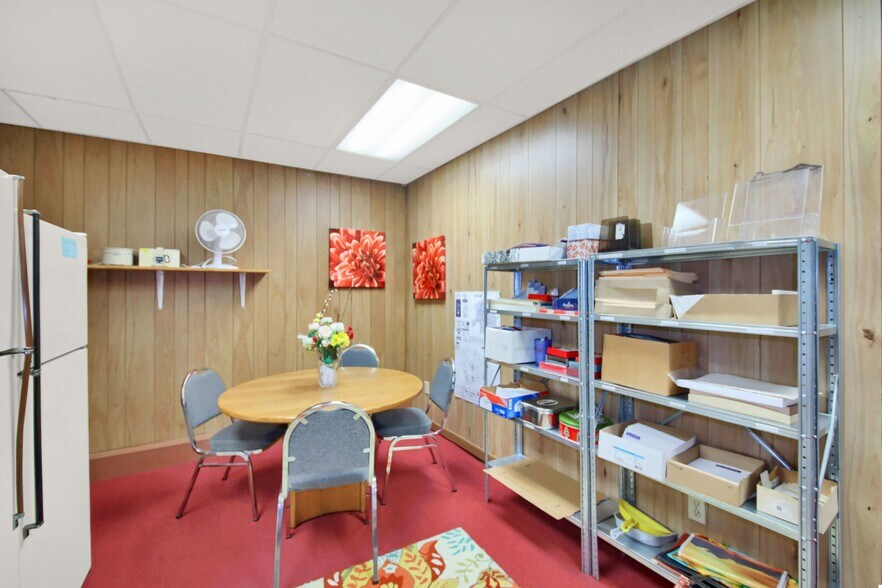 More Photos Of 202 N Main St, Taylor Loft Creative Space For Sale