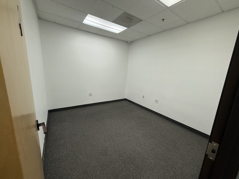 More Photos Of 5765 S Rainbow Blvd, Las Vegas Office For Lease