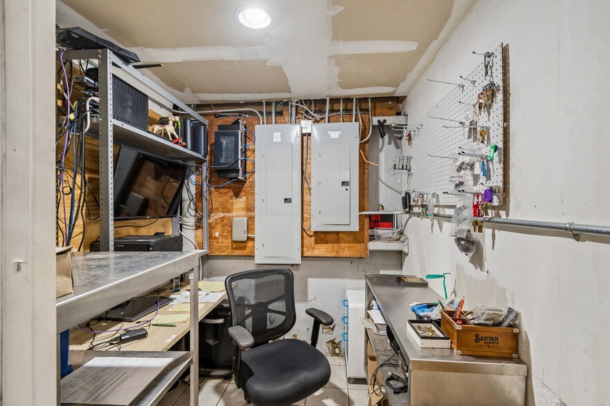 More Photos Of 4633 N 28th St, Saint Petersburg Warehouse For Sale