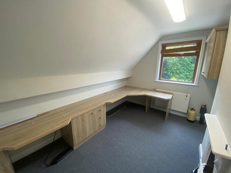 More Photos Of 16 Hall Rd, Wilmslow Office For Lease