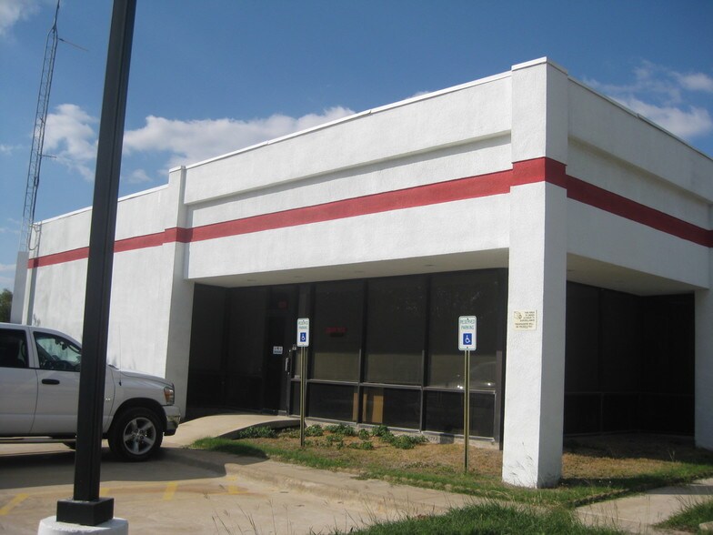 Primary Photo Of 1001 E Centre Park Blvd, DeSoto Office For Lease