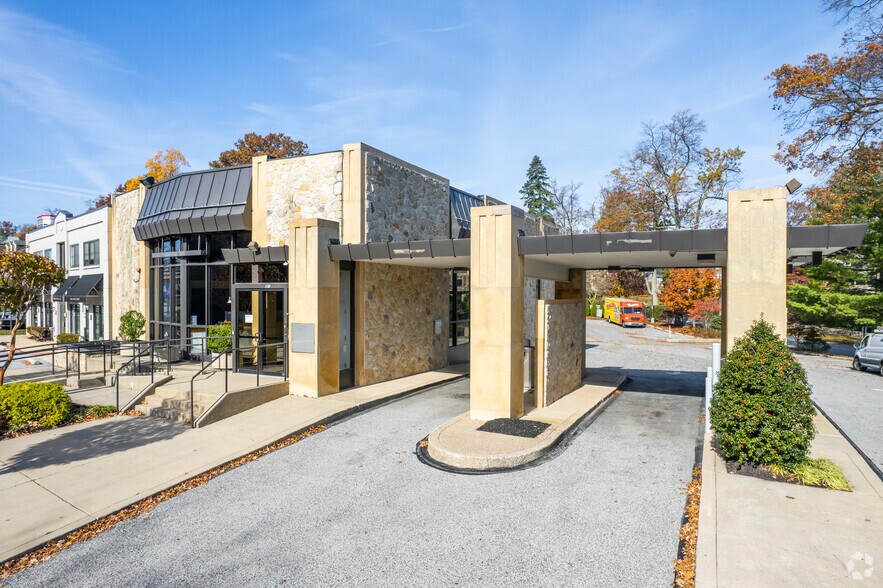 Primary Photo Of 301 W Lancaster Ave, Wayne Bank For Lease