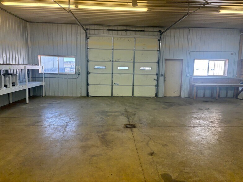 More Photos Of 717 27th St SE, Minot Flex For Lease