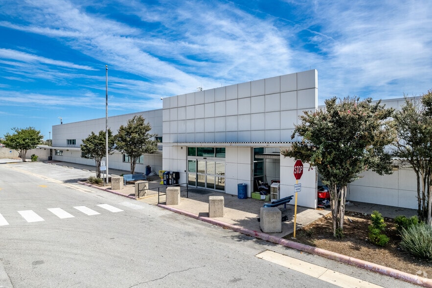 More Photos Of 7000 San Pedro Ave, San Antonio Storefront Retail Office For Sale