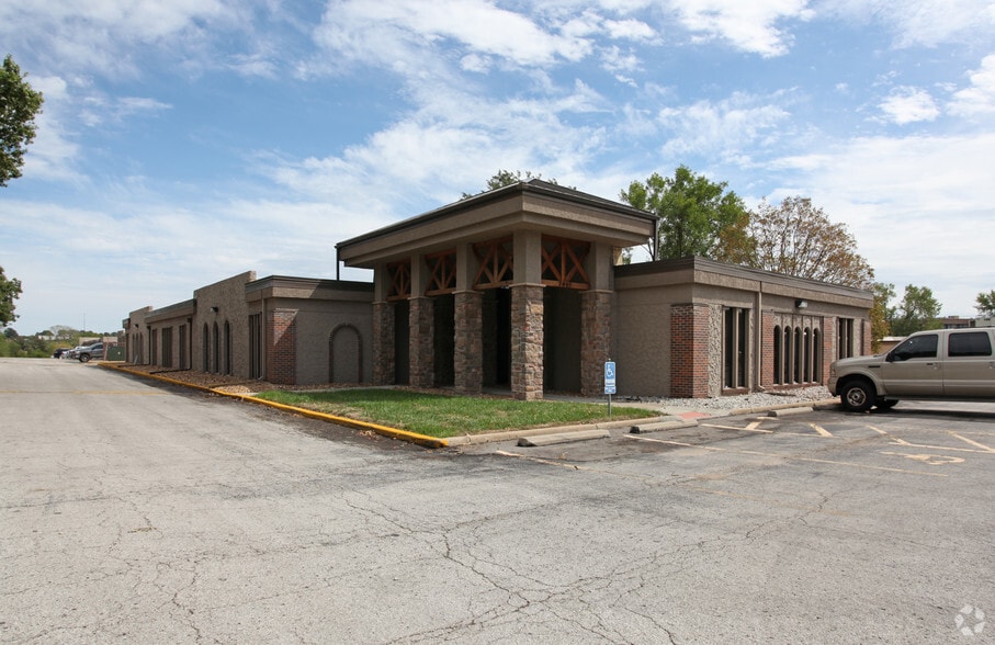 More Photos Of 10000 W 75th St, Merriam Unknown For Lease