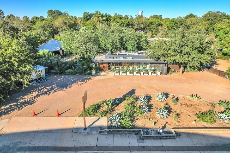 More Photos Of 1127 S St Marys St, San Antonio Restaurant For Sale