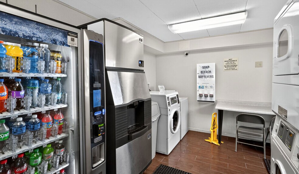 More Photos Of 2902 Cassopolis St, Elkhart Hotel For Sale