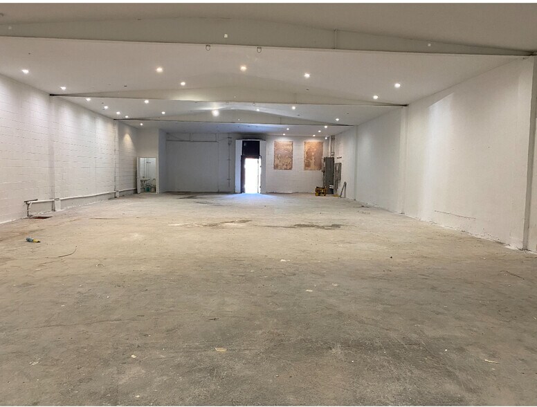 More Photos Of 3328 E 14th St, Los Angeles Warehouse For Sale