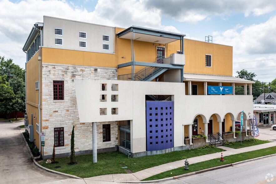 More Photos Of 1901 E Cesar Chavez St, Austin Loft Creative Space For Lease