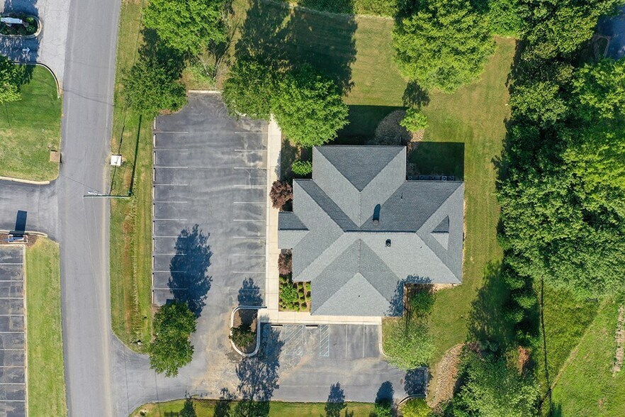 More Photos Of 202 Overland Dr, Greenwood Medical For Lease