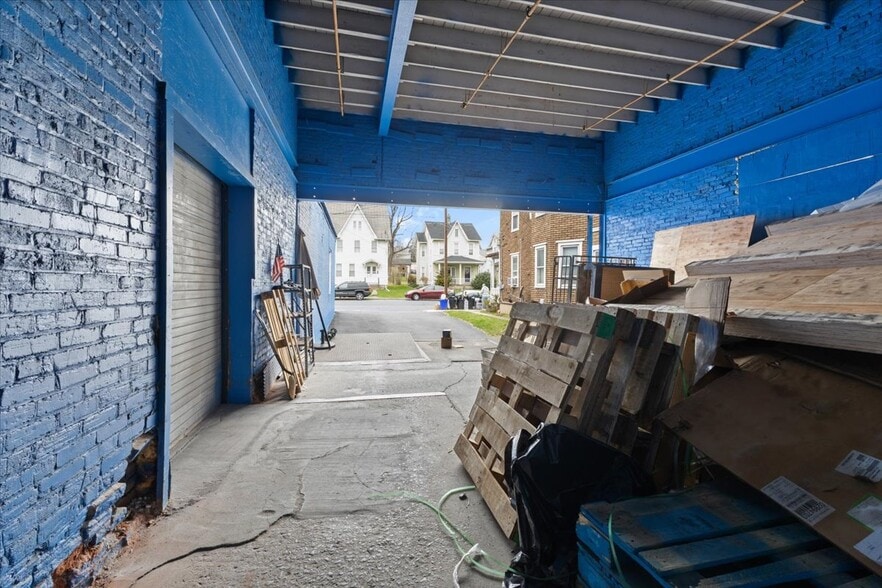 More Photos Of 181 S Whitfield St, Nazareth Office Residential For Sale