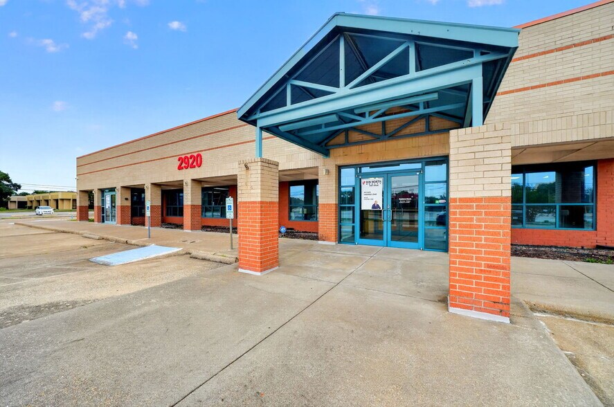 More Photos Of 2920 Motley Dr, Mesquite Medical For Lease