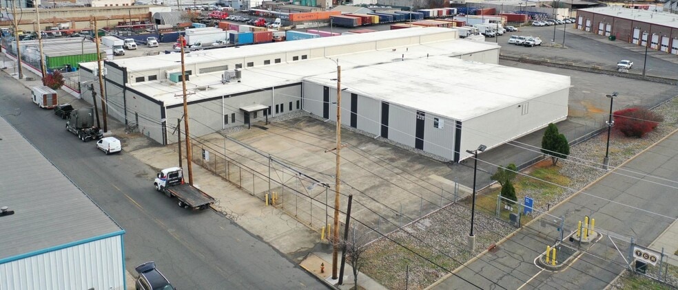 More Photos Of 328 Thomas St, Newark Warehouse For Lease