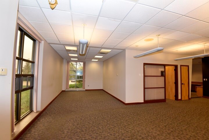More Photos Of 2834 Northgate Dr, Iowa City Office For Sale