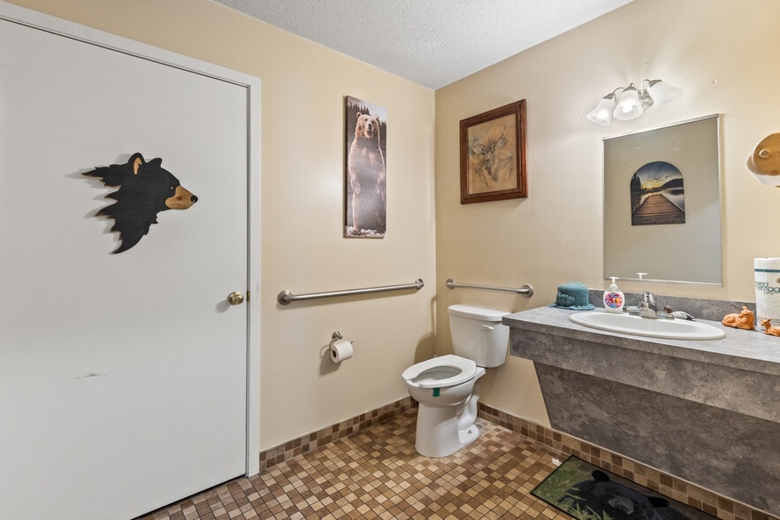 More Photos Of 260 S Marion Ave, Lake City Medical For Lease