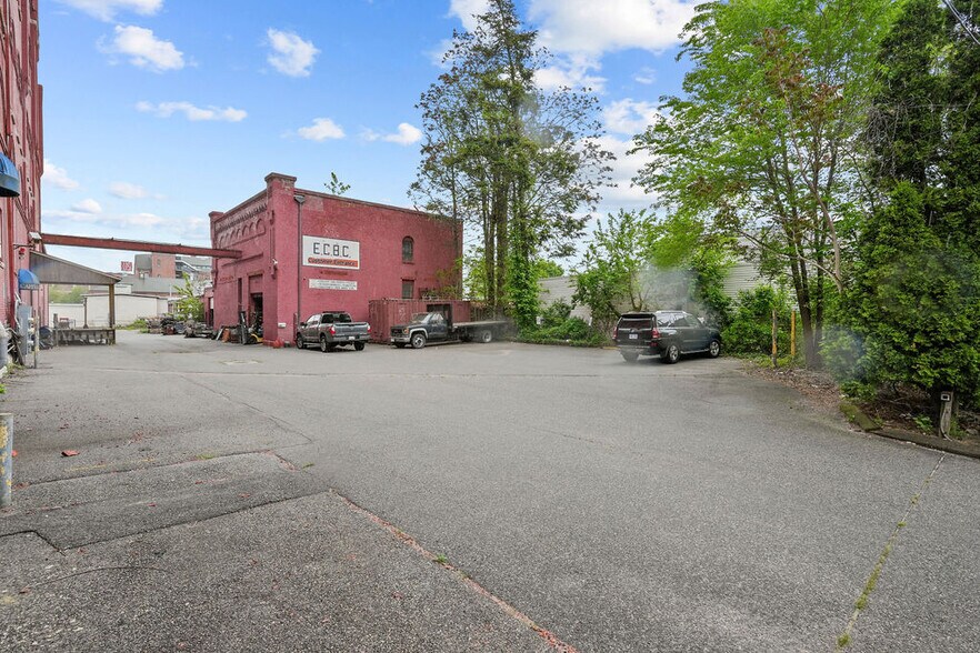 More Photos Of 431 Harris Ave, Providence Warehouse For Sale