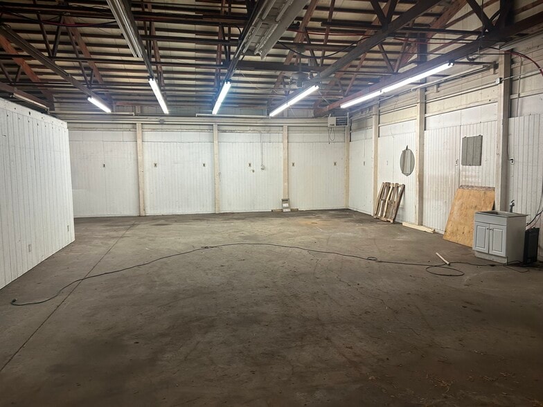 More Photos Of 2401 Schumacher Dr, Mishawaka Warehouse For Sale