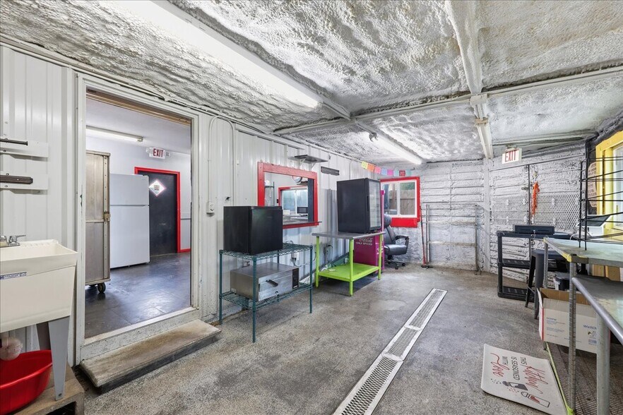 More Photos Of 5720 16th St, Orange Flex For Sale