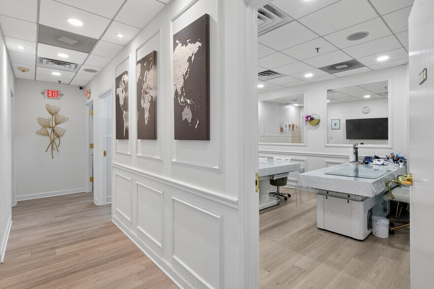 More Photos Of 7601 Lewinsville Rd, McLean Medical For Sale