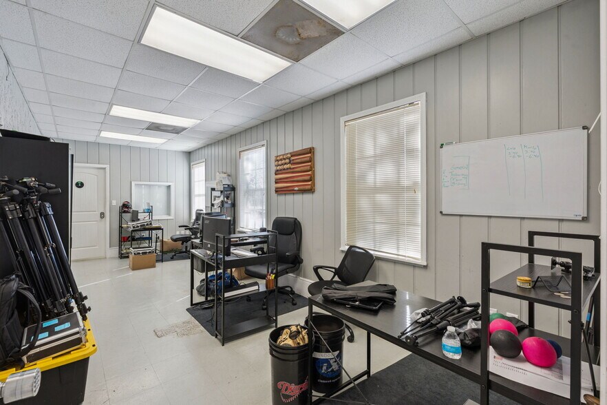 More Photos Of 320 S Tubb St, Oakland Warehouse For Sale