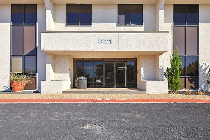 More Photos Of 2821 Lackland Rd, Fort Worth Office For Sale
