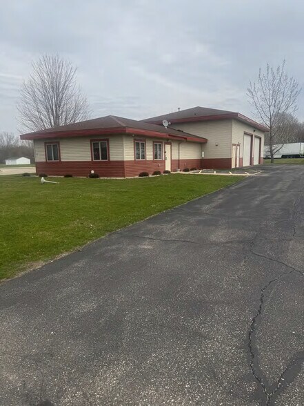 Primary Photo Of 220 Riverbirch Ct, Deerfield Flex For Sale