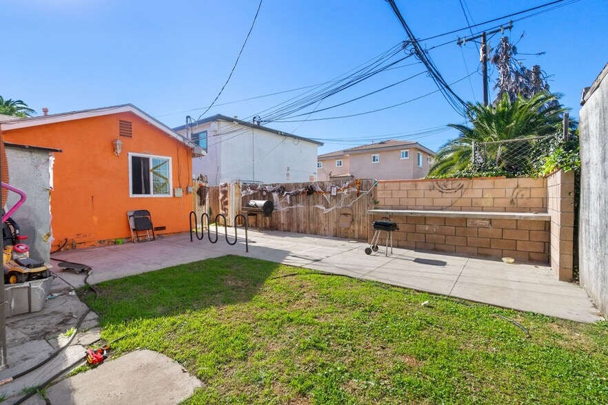 More Photos Of 405-411 1/2 E Esther St, Long Beach Apartments For Sale