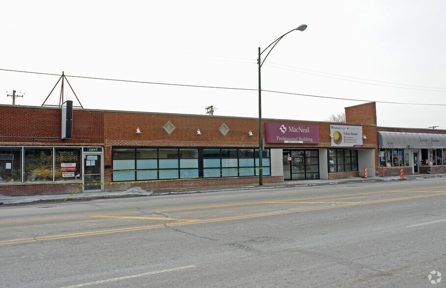 More Photos Of 6187 S Archer Ave, Chicago Medical For Lease