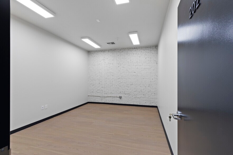 More Photos Of 939 10th St, Modesto Storefront Retail Office For Lease