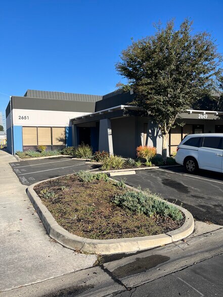 More Photos Of 2651 W Woodland Dr, Anaheim Manufacturing For Lease