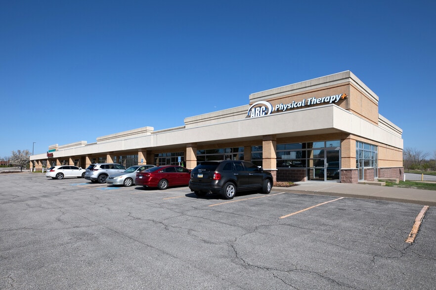 More Photos Of 15405-15455 S Rogers Rd, Olathe Restaurant For Lease