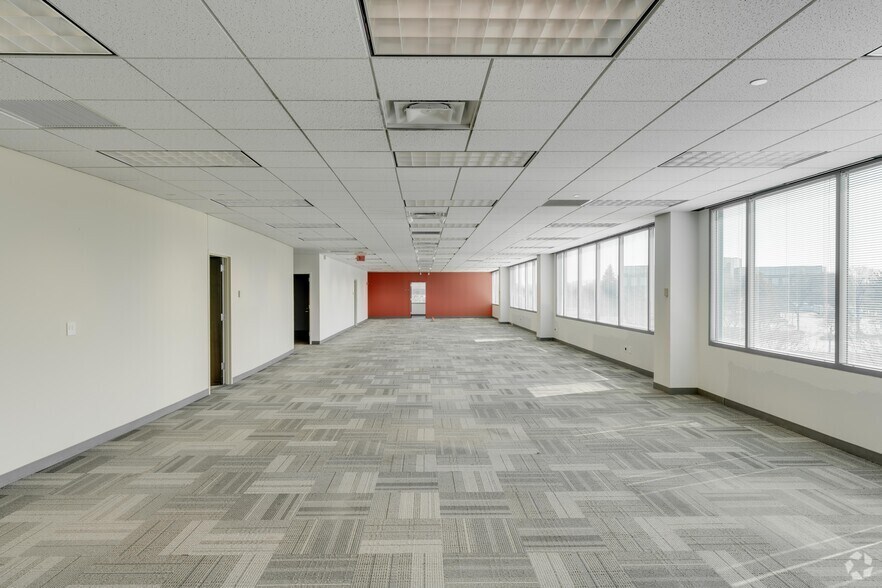 More Photos Of 2275 Cabot Dr, Lisle Office For Lease