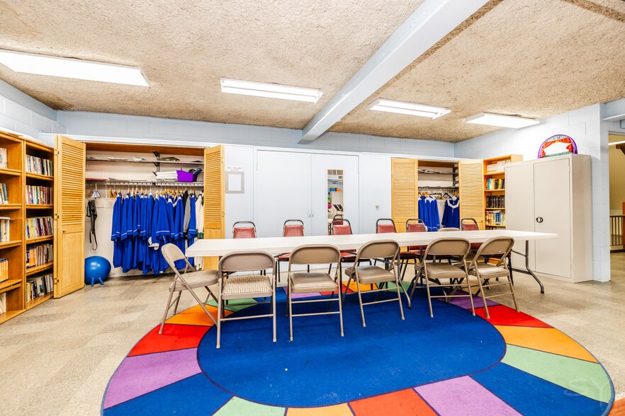 More Photos Of 1437 Oakton St, Park Ridge Specialty For Sale