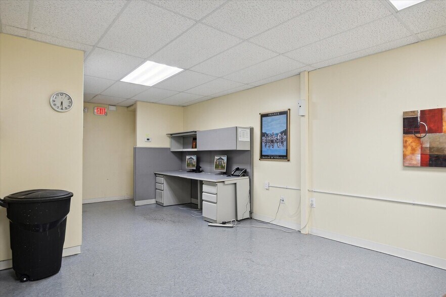 More Photos Of 22610 Rosewood St, Oak Park Office Residential For Sale