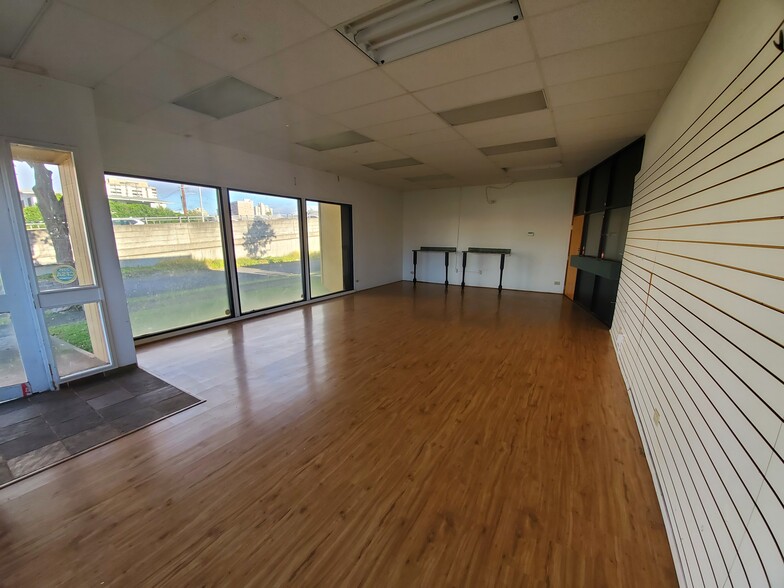More Photos Of 2000 S Beretania St, Honolulu Storefront Retail Office For Lease